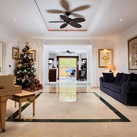 18 Suits Chalet Puerto Banus Marbella