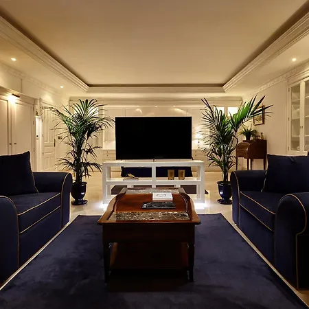 18 Suits Chalet Puerto Banus *