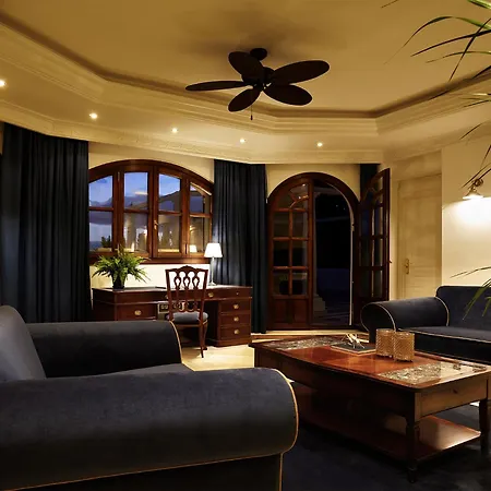 Сasa de vacaciones 18 Suits Chalet Puerto Banus Marbella