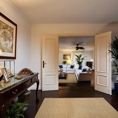 18 Suits Chalet Puerto Banus Marbella