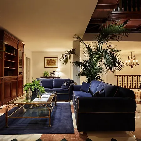 18 Suits Chalet Puerto Banus *