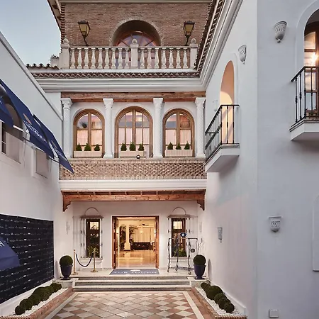 18 Suits Chalet Puerto Banus Marbella